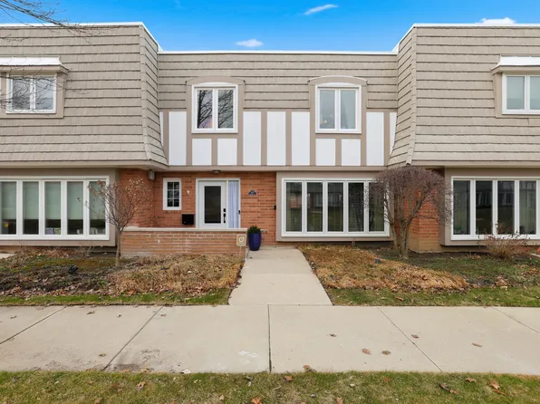 1475 Avignon Ct, Highland Park, IL 60035