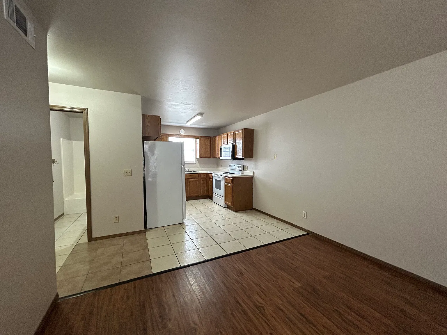 2 bed, 750 sqft, $800 — Photo 2