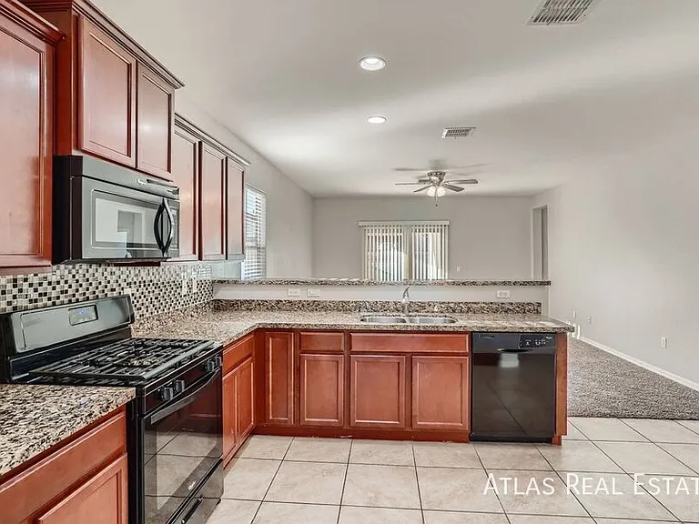 8253 W Razorbill Dr — Photo 4