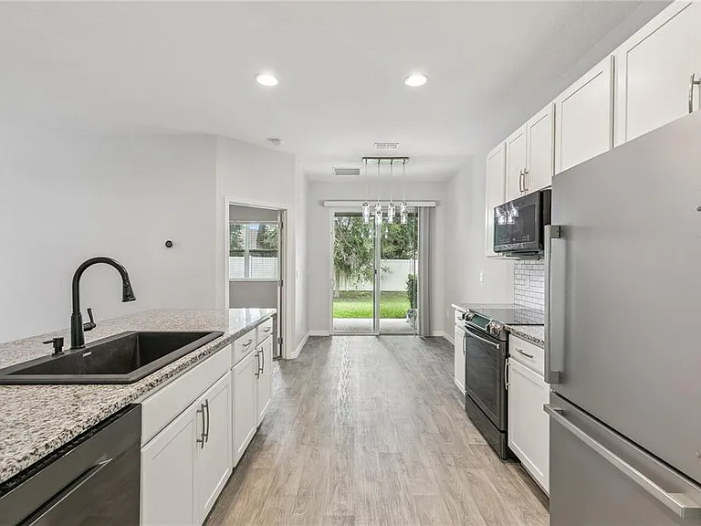1863 Shumard Ave — Photo 13