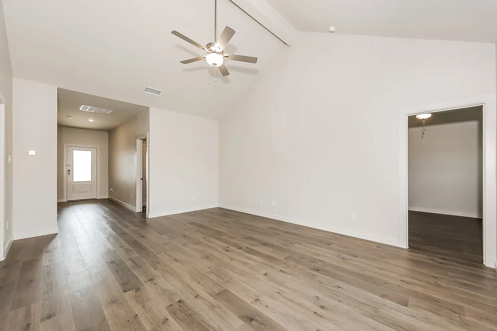 3 bed, 2.0 bath, 1658 sqft, $2,300 — Photo 4