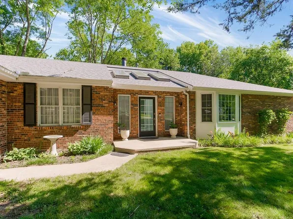 1100 Sycamore Ridge Dr, Lansing, KS 66043