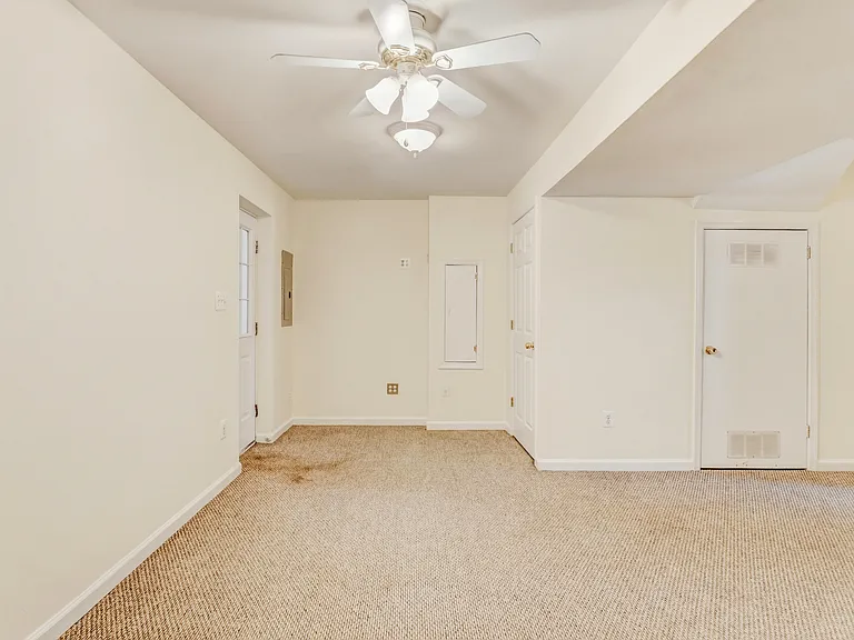 6423 Katherine Ann Ln — Photo 29