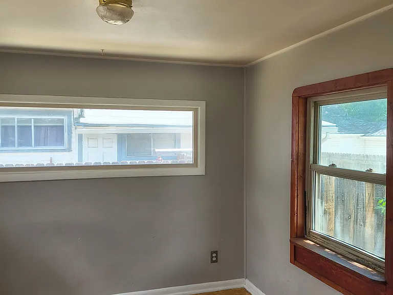 6 S Rutherford Ave — Photo 2