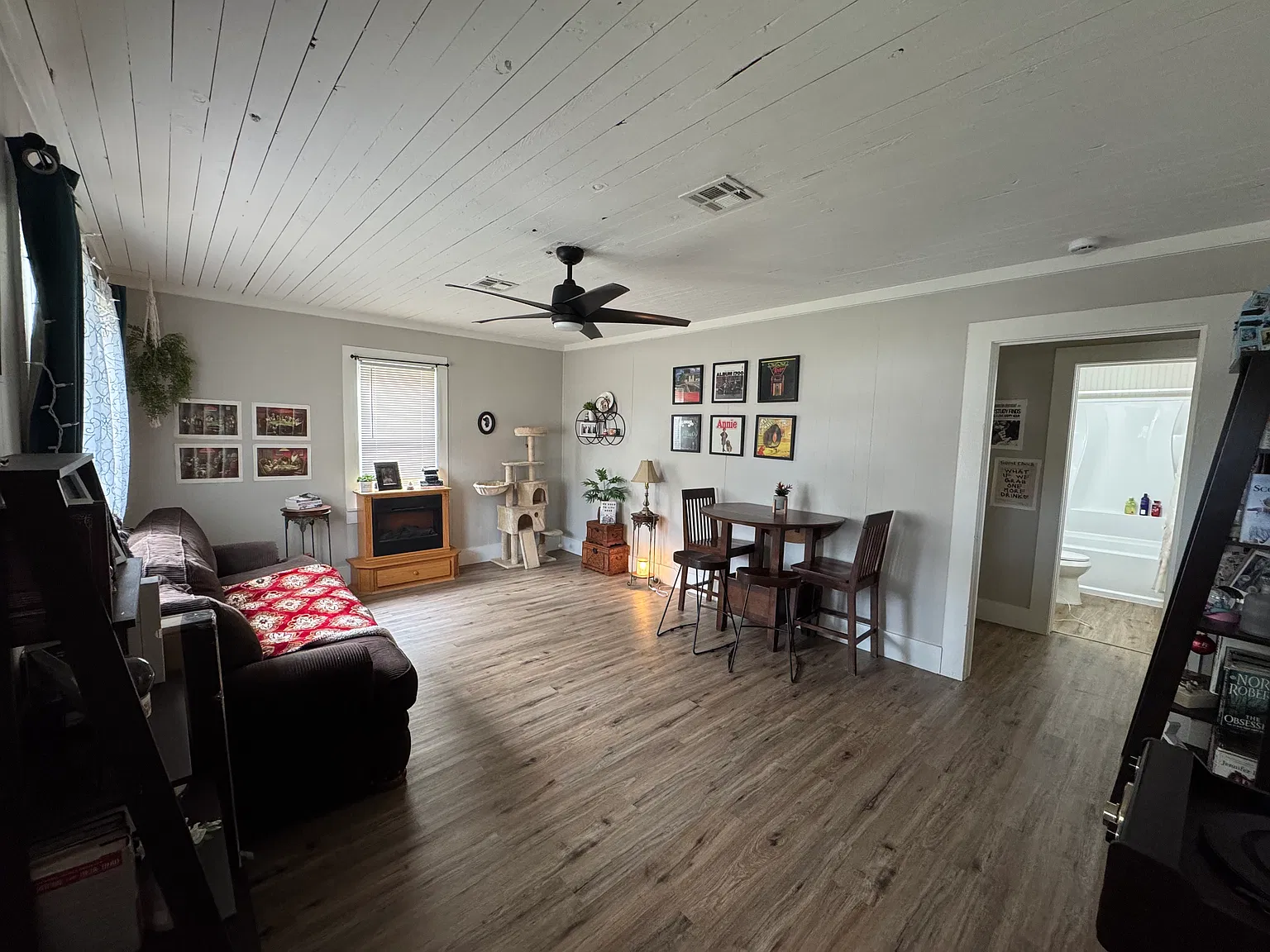 2 bed, 1100 sqft, $1,300 — Photo 1