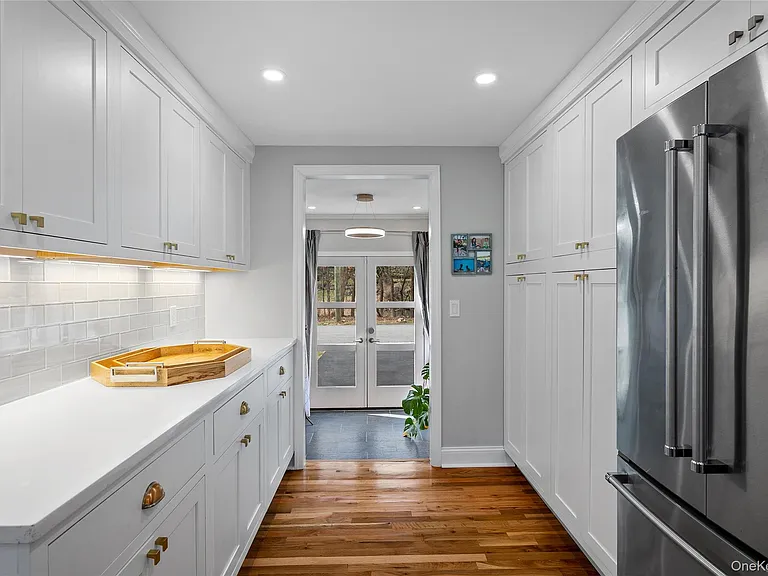 1001 Shore Acres Dr — Photo 7