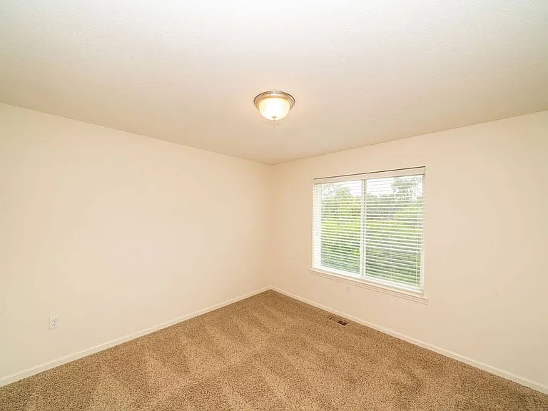 Lynbrook Apartments and Townhomes — Photo 102