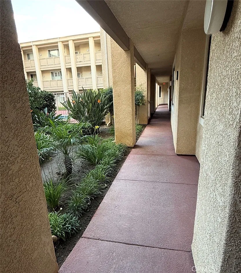 2 bed, 1027 sqft, $2,800 — Photo 1