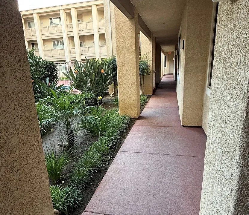 130 S Barranca St