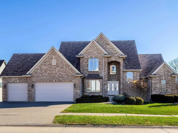 9 Cobblestone Ln, Le Claire, IA 52753