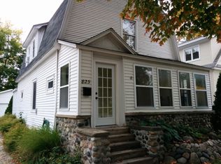 823 6th St, Traverse City, MI 49684