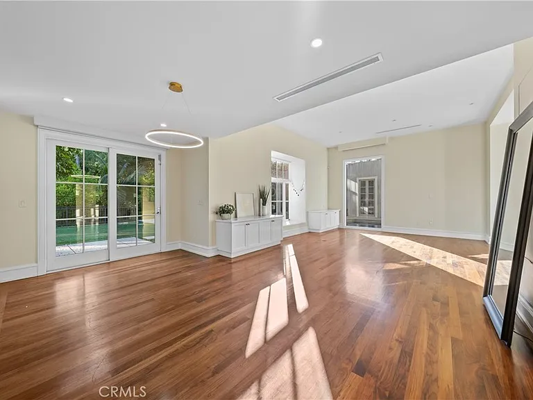 1049 Oak Grove Pl — Photo 31