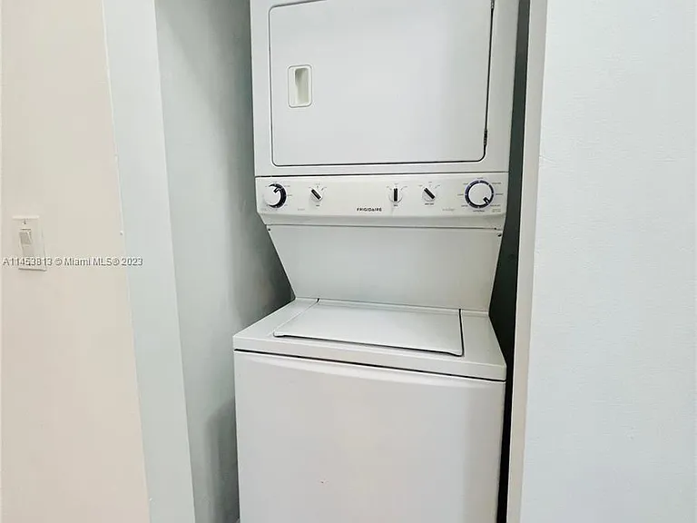 1120 Euclid Ave #7 — Photo 8