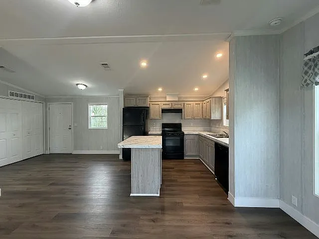 2 bed, 2.0 bath, 880 sqft, $1,785 — Photo 2