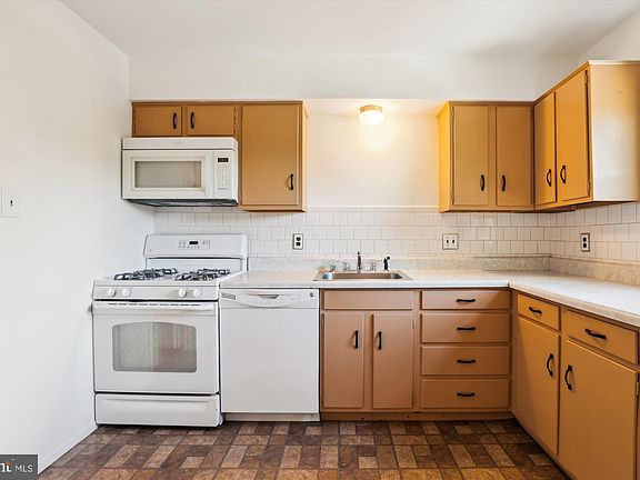 4th image of 13730 Penwith Ct