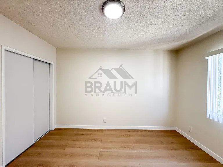 13129 OXNARD ST. — Photo 48