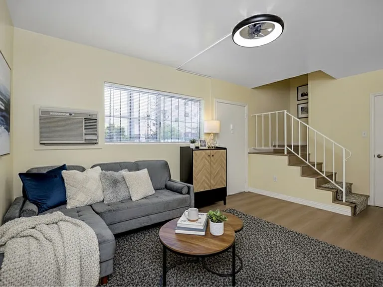 3620 S Budlong Ave #4 — Photo 12