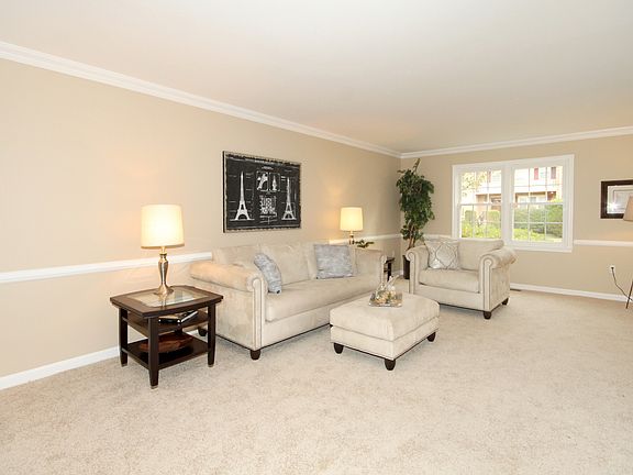 3rd image of 3028 Seven Oaks Pl