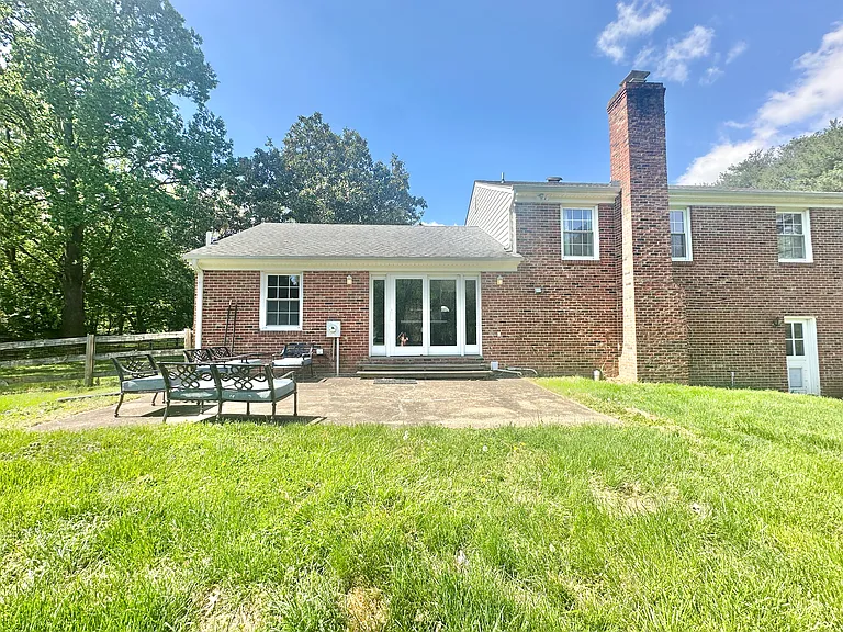 703 Kentland Dr — Photo 14