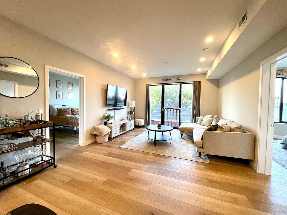 1st image of 517 Poplar St #4OO-C