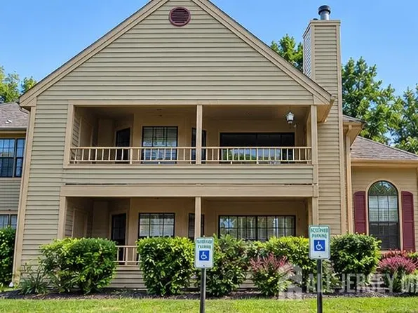 405 Chester Ct, Helmetta, NJ 08828