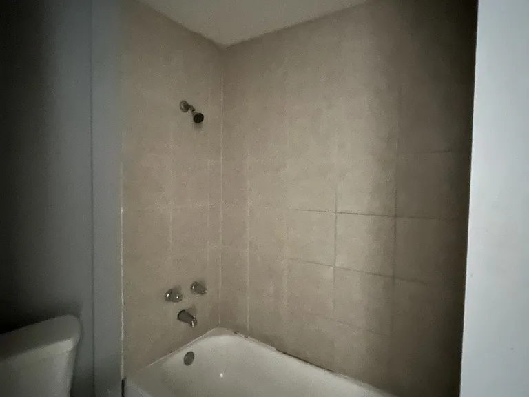 406 W Ripley Ave — Photo 5