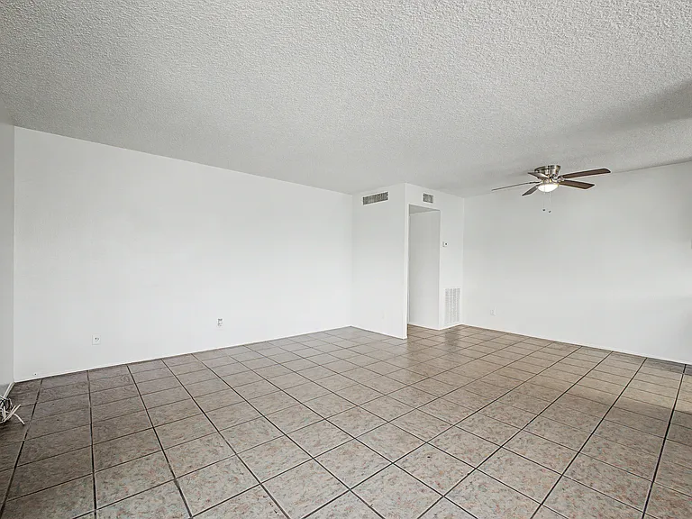 5905 N 48th Ave — Photo 13
