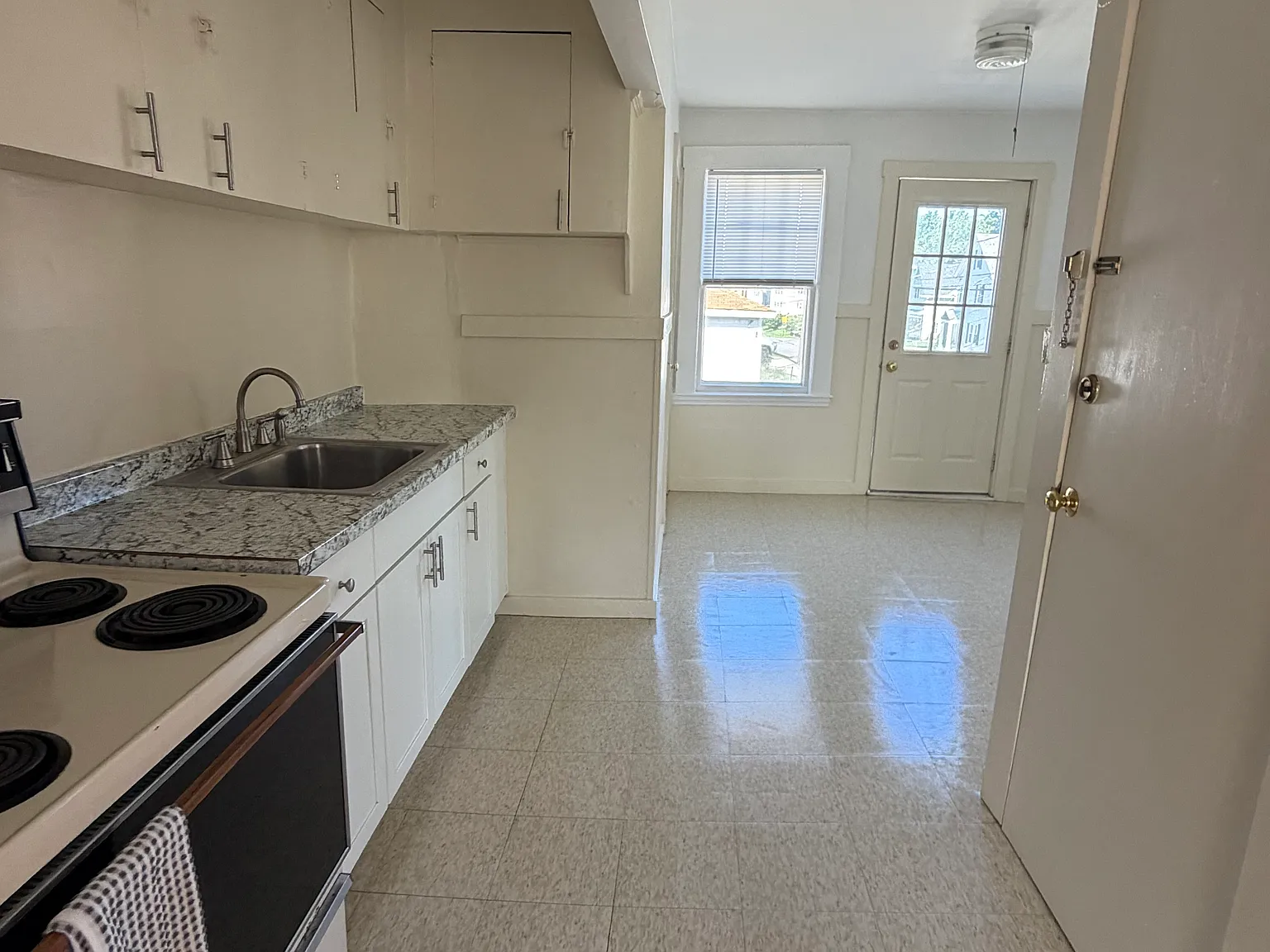 1 bed, 1.0 bath, $1,750 — Photo 2