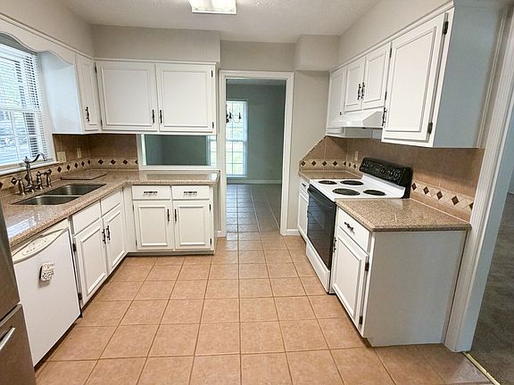 3rd image of 123 Hazel Way