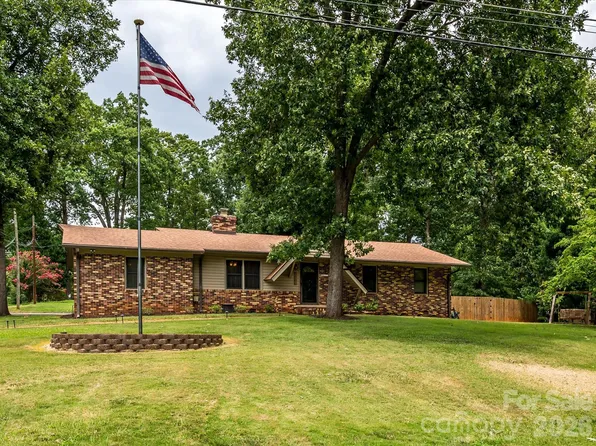 1106 Robinhood Ln, Kannapolis, NC 28081