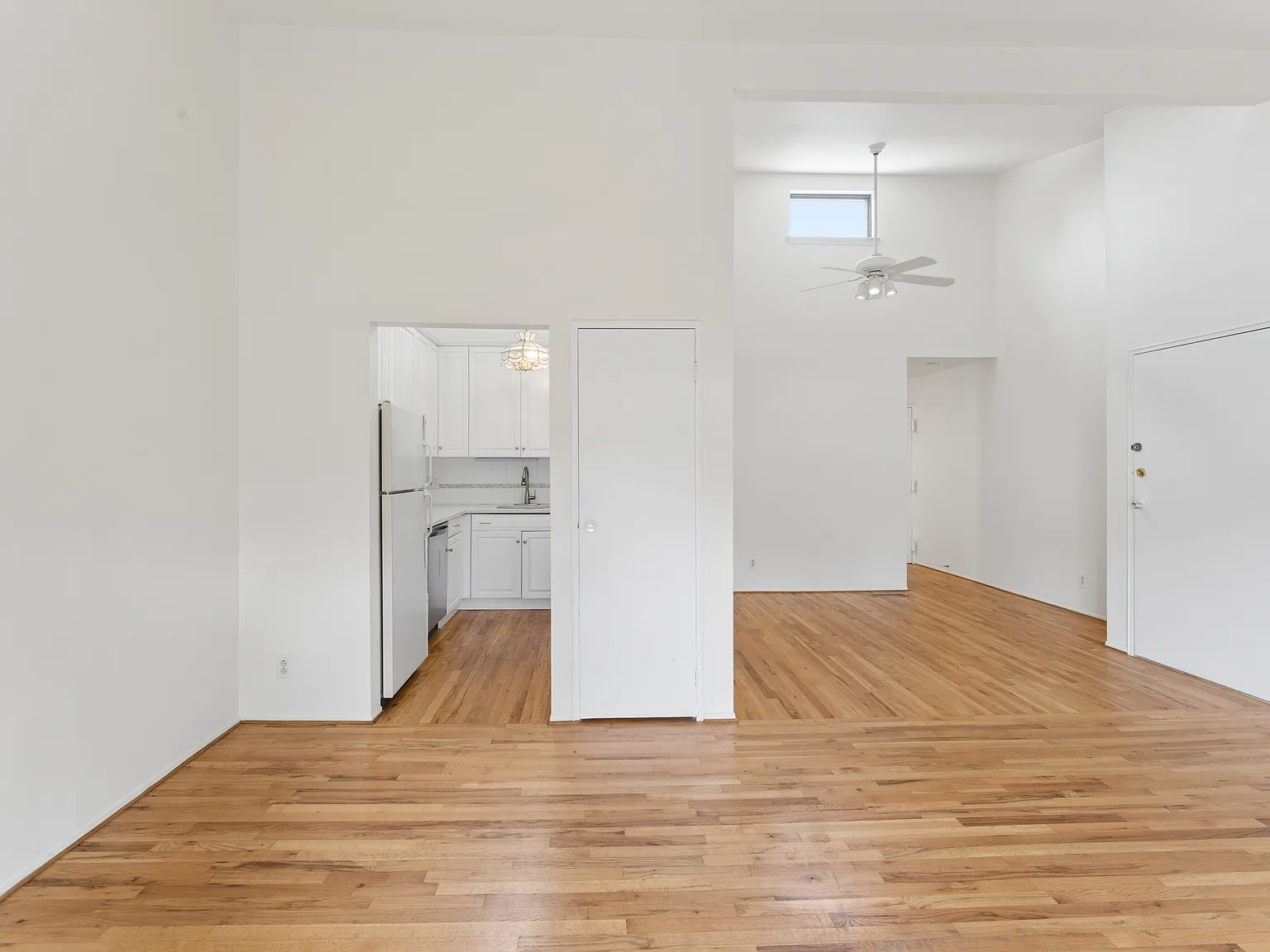 1 bed, 920 sqft, $2,300 — Photo 3
