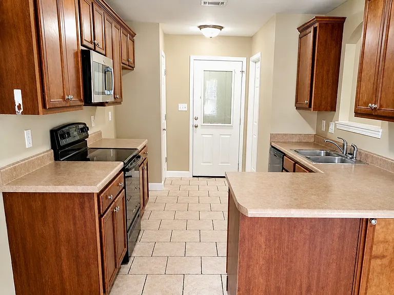 4717 Gregory Dr — Photo 4