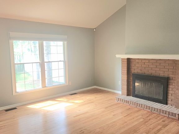 2nd image of 2987 Leslie Park Cir