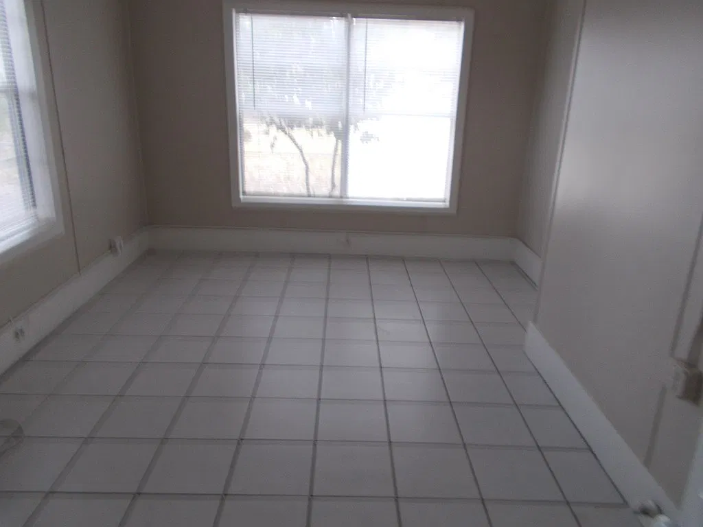 1 bed, 1.0 bath, 300 sqft, $775 — Photo 2