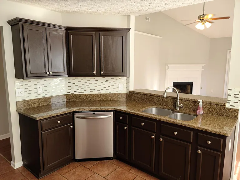 106 Sagamore Ln — Photo 16