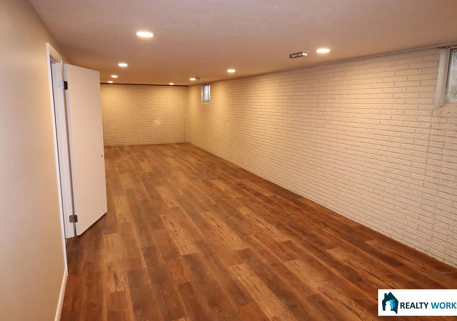 Renovated 3 bedroom house for Rent! — Photo 2