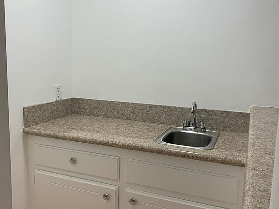 5th image of 11744 Darlington Ave APT 106