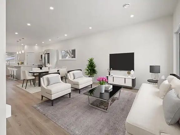 4th image of 267 Devon Ave #1