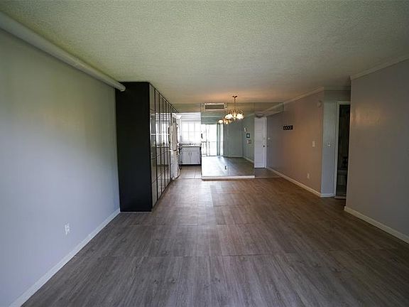 3rd image of 712 Oakgrove Dr APT 231E