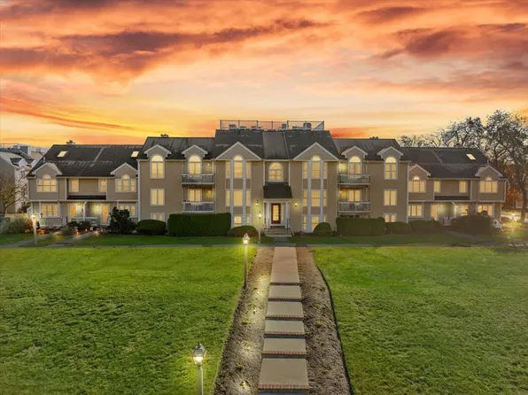 1716 Carriage  Lane Unit 1716, Taunton, MA 02780