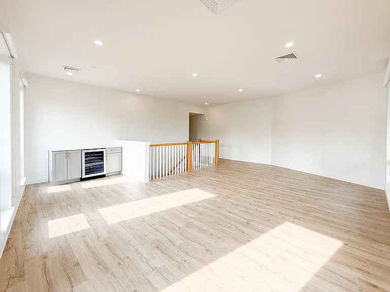 17 Argyle St #3 — Photo 16