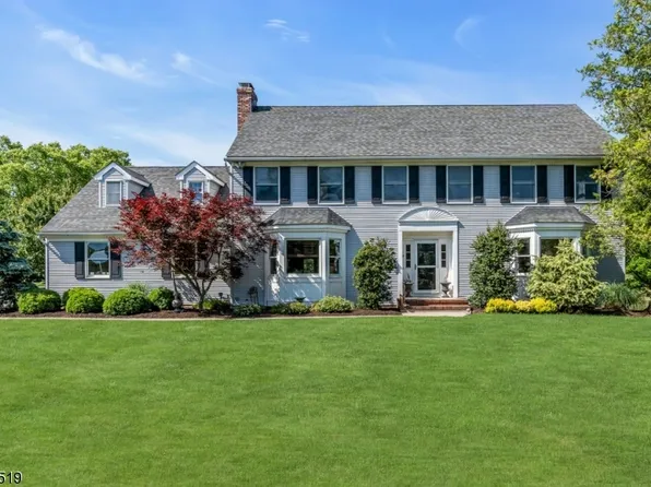 2 Canterbury Ln, Clinton Twp., NJ 08833