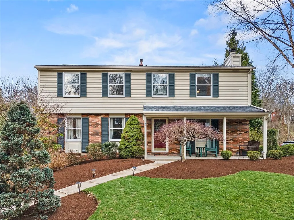 109 Halsey Ct photo 1