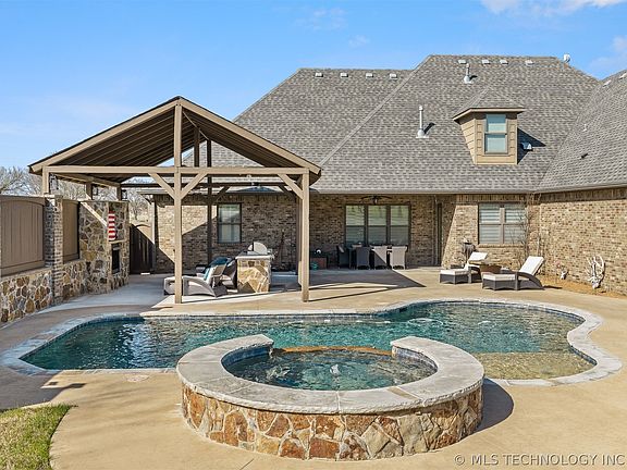 2nd image of 1451 Gateway Rd