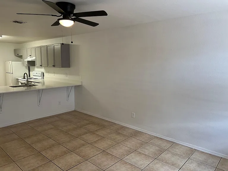 222 W Roger Rd #1 — Photo 6