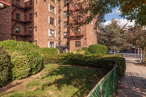 Sold by Silversons Realty LLC | media 6