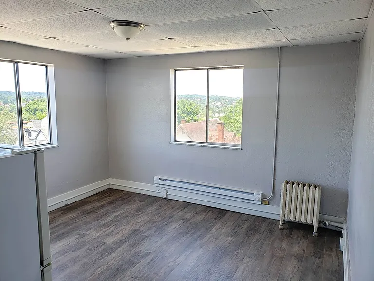 1 and 2 Bedrooms Available Now ! - Washington Area — Photo 3