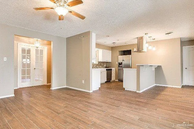 3 bed, 2.0 bath, 2002 sqft, $1,750 — Photo 2