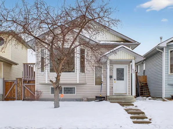 40 S Erin Cir SE, Calgary, AB T2B 3H9