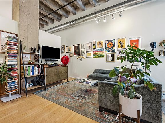 5th image of 1645 W Ogden Ave Unit 634